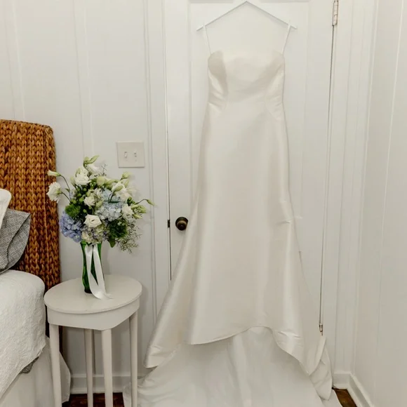 Elegant Strapless White Wedding Dress - Picture 1 of 8